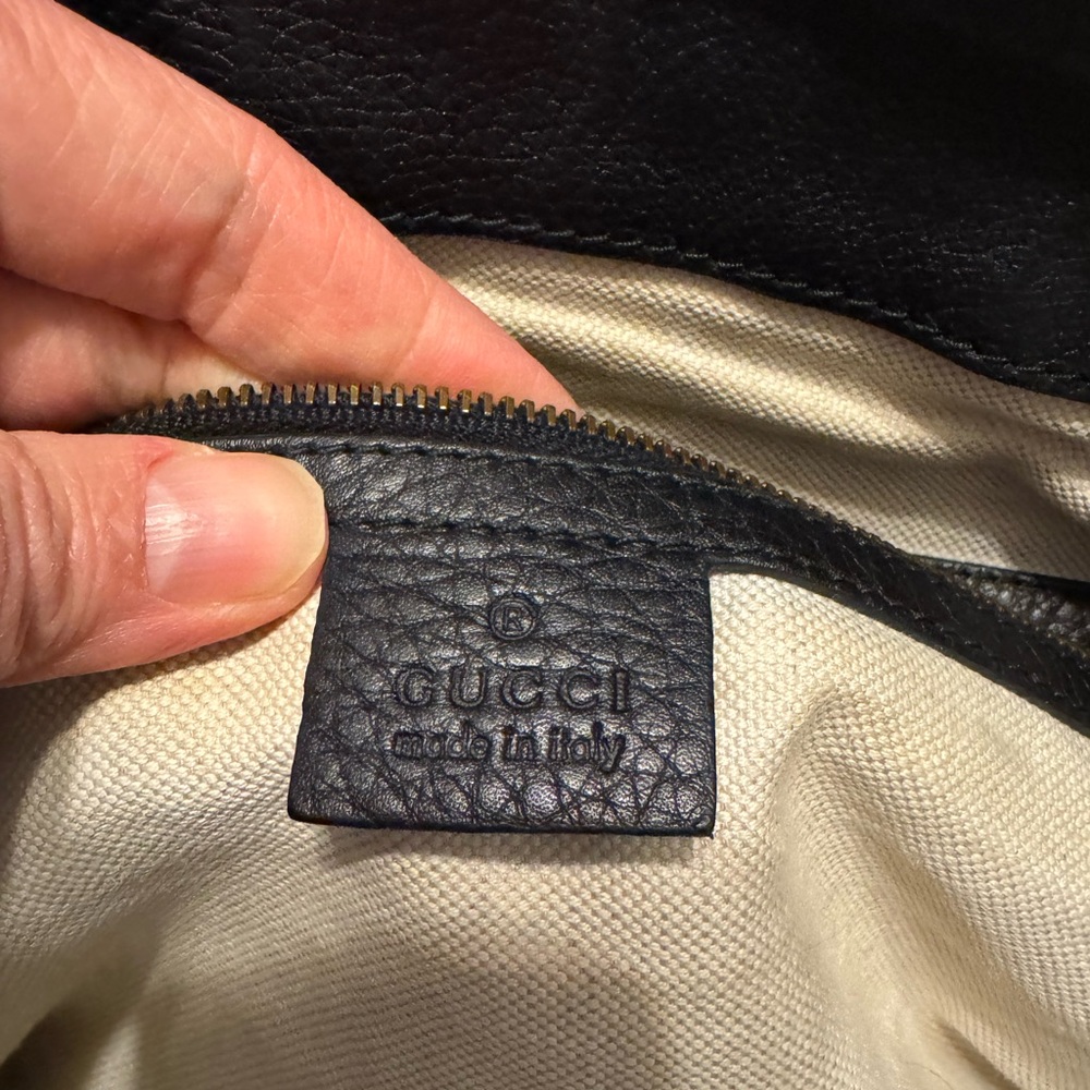 Gucci Black Pebbled Leather Tote with Gold GG Accent - Picture 4 of 5
